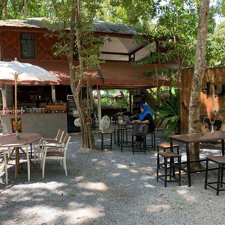 Hotel Hug Rimtharn Ban Khao Klom Exterior foto